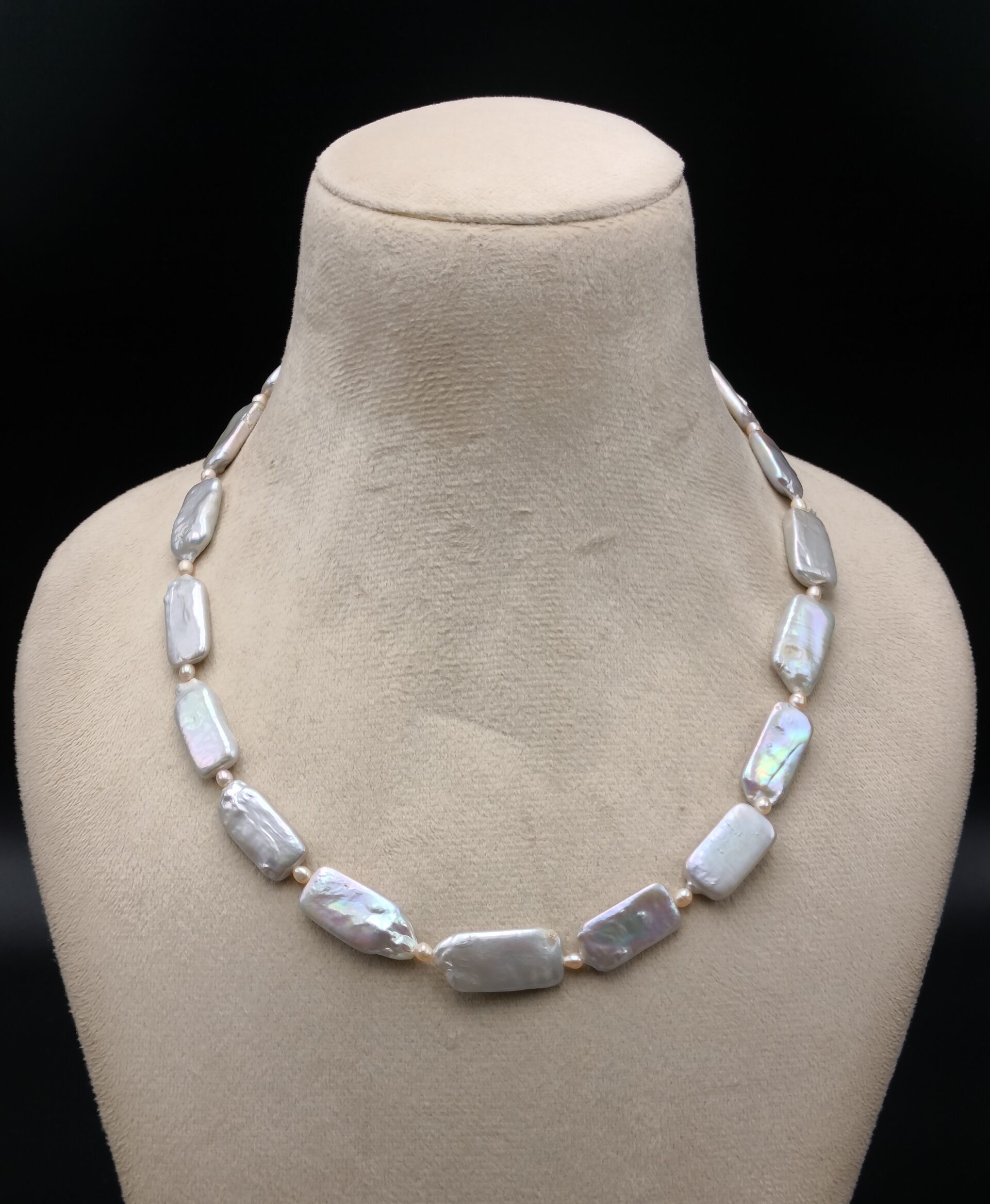 Single line Rectangular Pearl Necklace