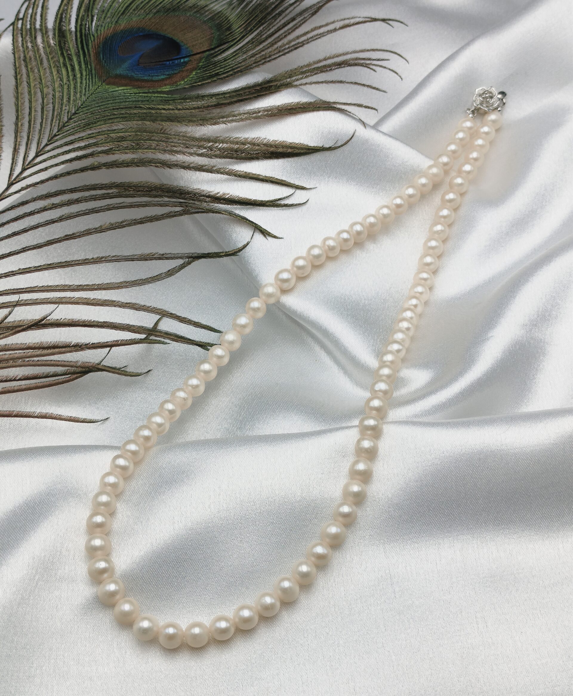 Beautiful Single line Pearl Necklace White - Image 2