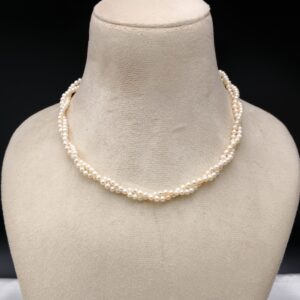 Beautiful Twisted Pearl Necklace