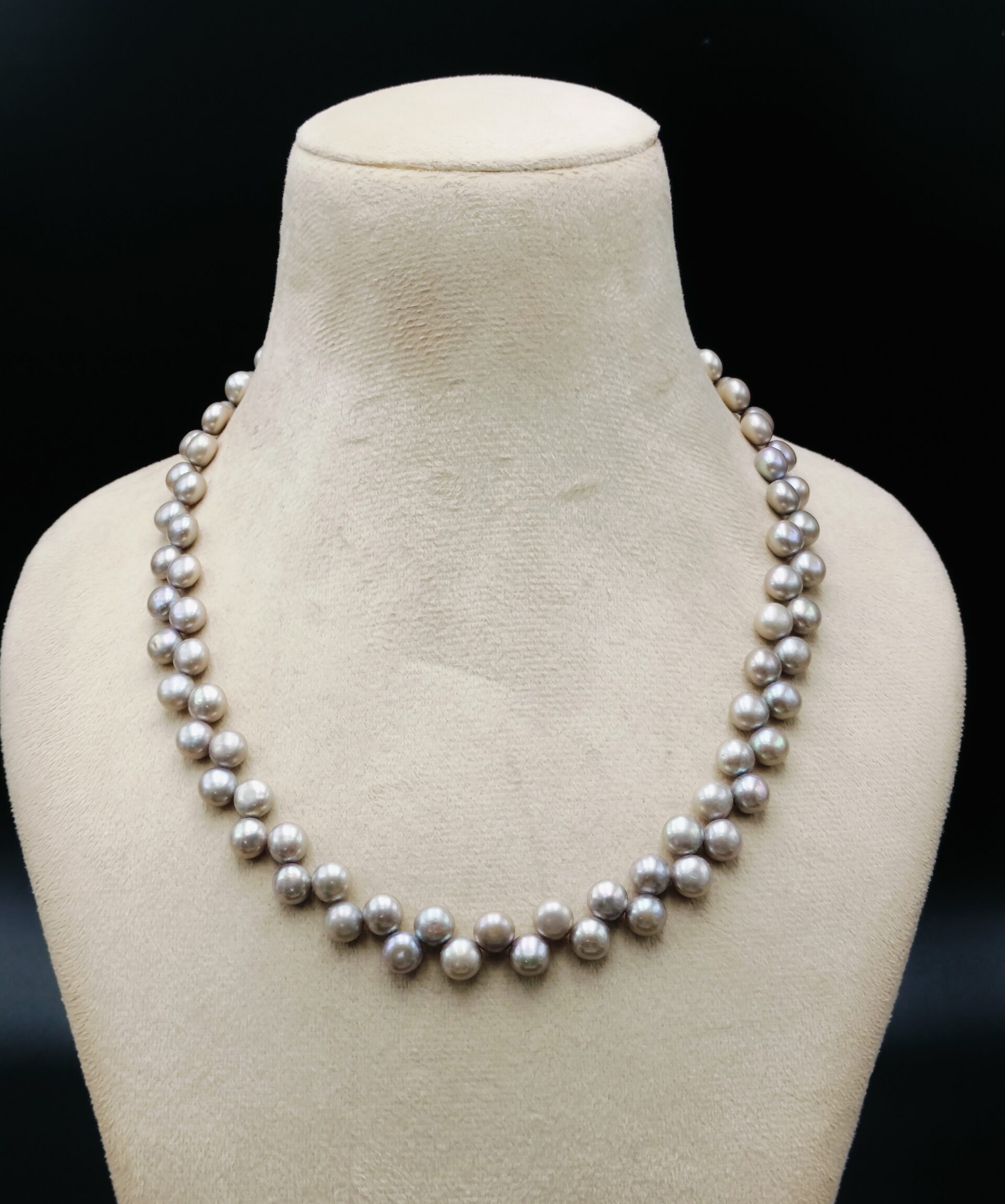 Gorgeous Button Pearl Necklace