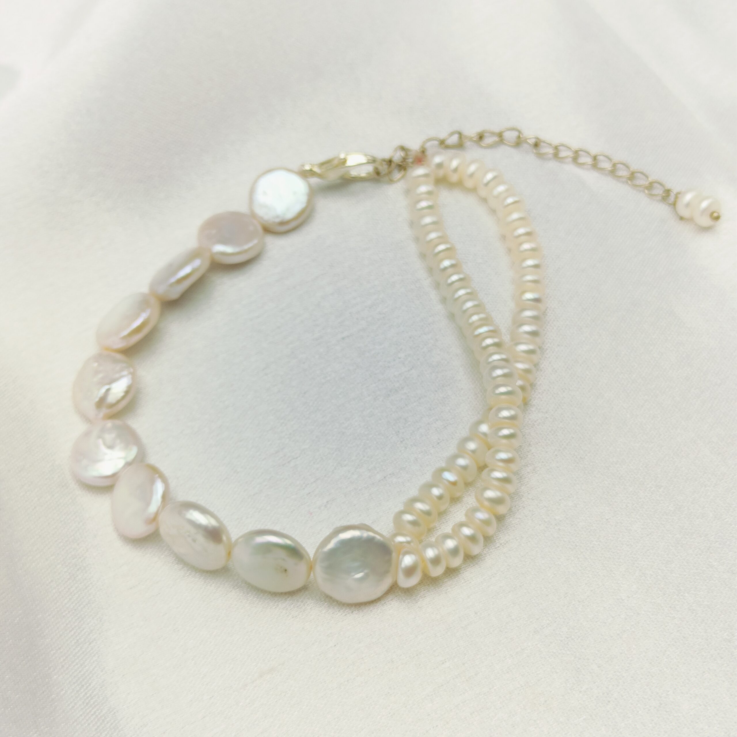 Elegant Coin/Flat Pearl Bracelet - Image 2