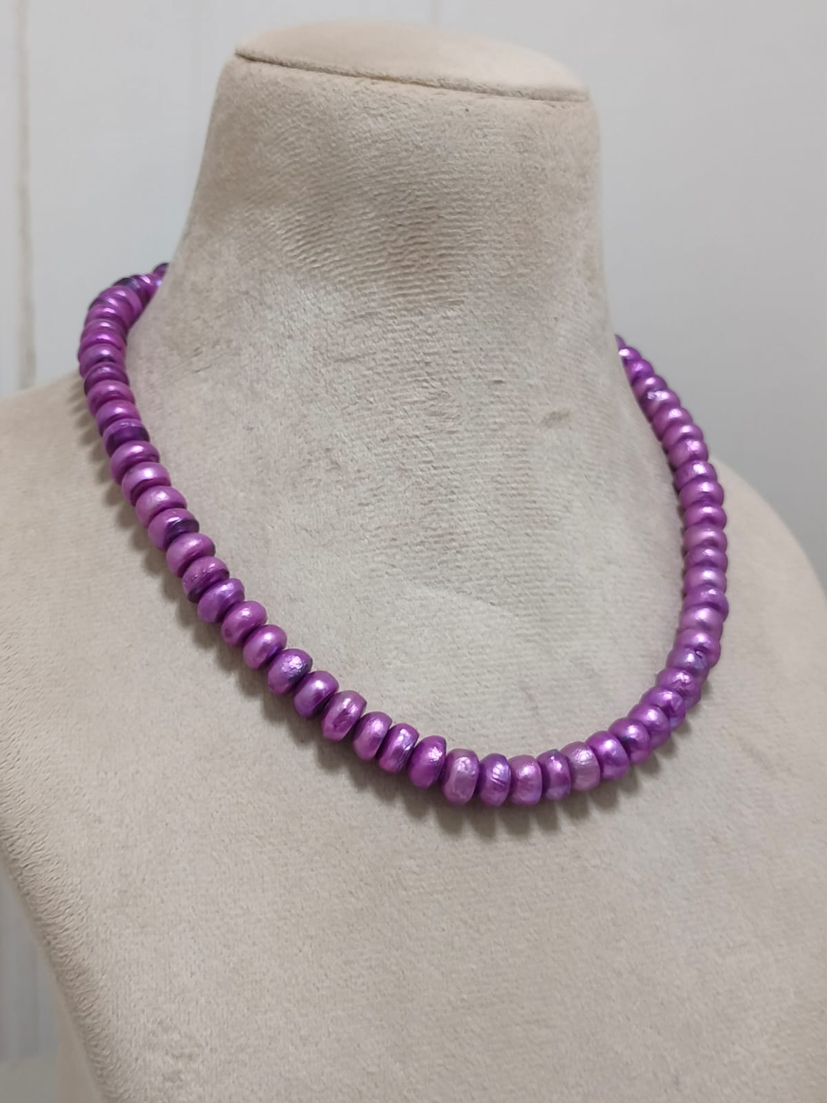 One Layer Flat Shape Pearl Necklace - Image 2